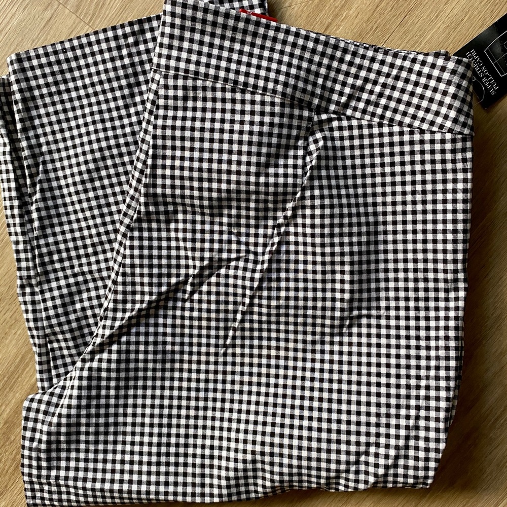 Avenue size 22 Stretch Capri B&W Checkered